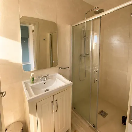 Freaghcastle House * 米尔敦马尔贝